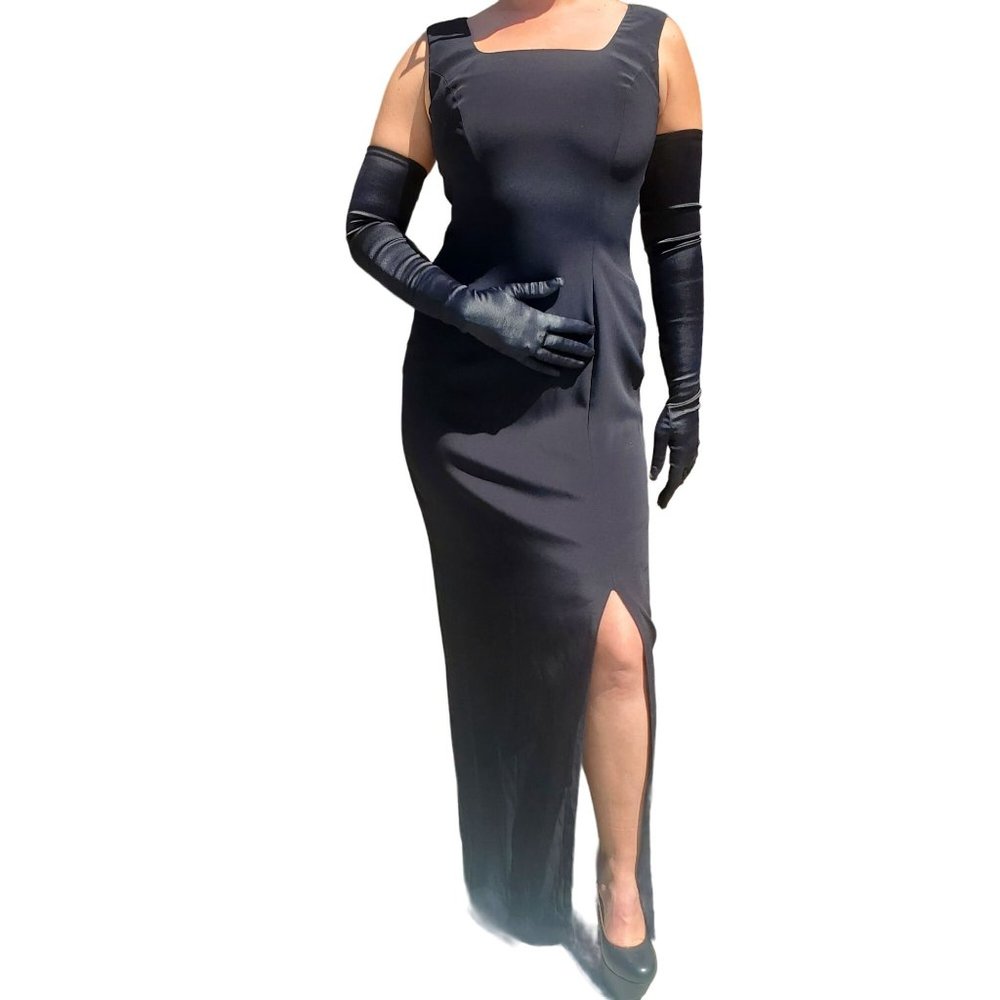 Vintage Black Montage by Mon Cheri Square-Neck Slim-Cut Gown Size 4